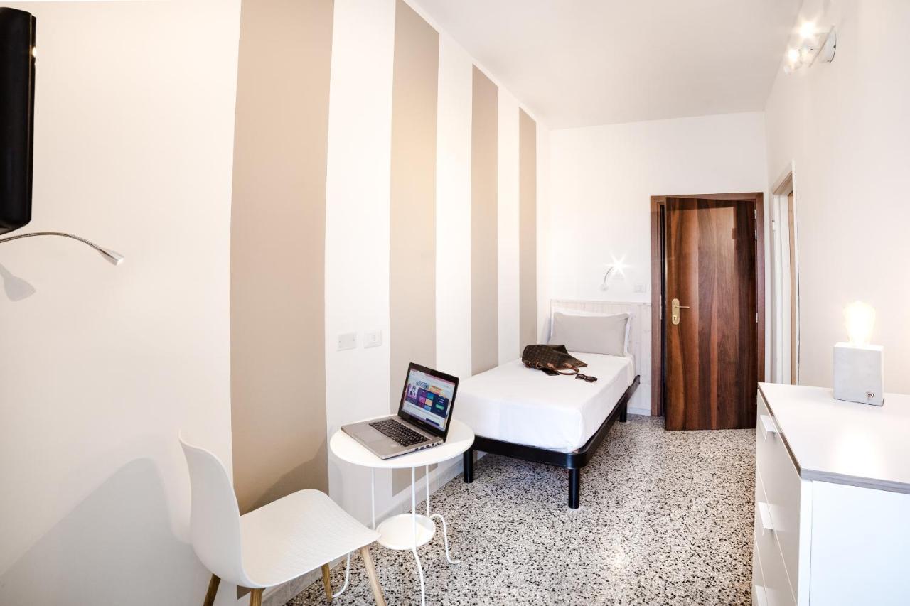 De La Ville Hotel Cattolica Exteriör bild